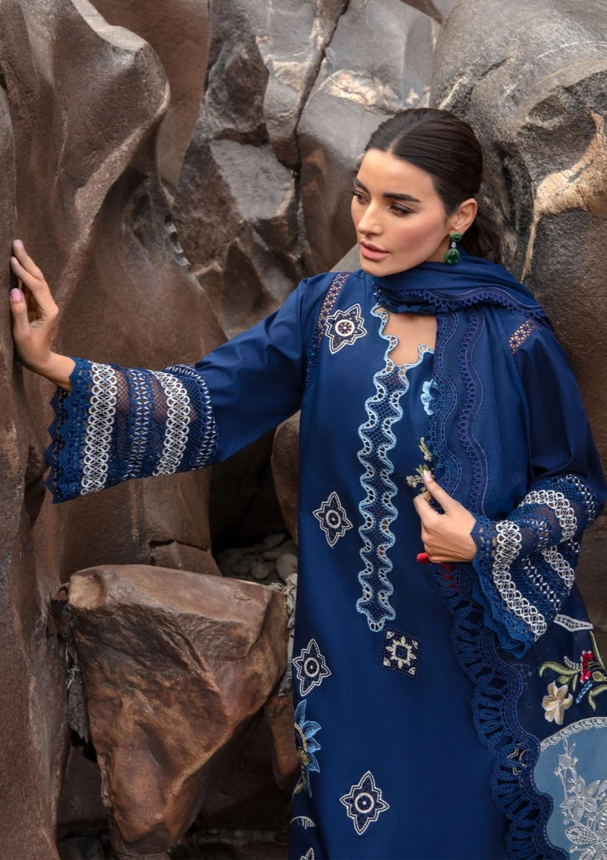 3 Piece Stitched Luxury Lawn Suit - Ready To Wear
